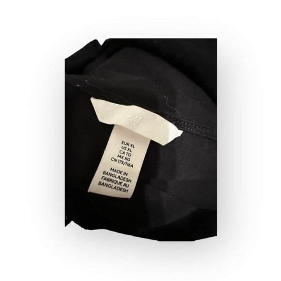 EUC Women’s H&M Black Gathered Front V Neck Top XL - Picture 7 of 8